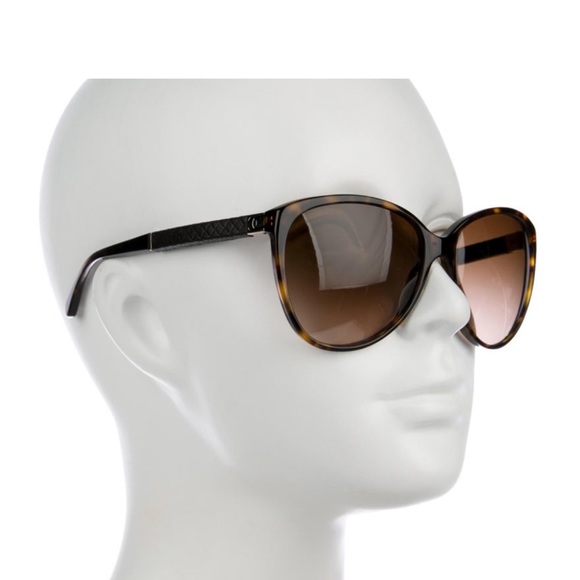 **AUTHENTIC** USED CHANEL SUNGLASSES main image 4